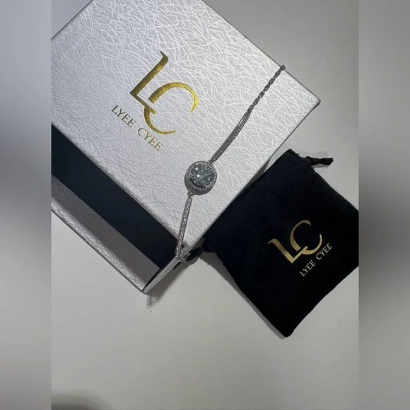 Lyee Cyee Bracelet with box and paper bag - Picture 6 of 11